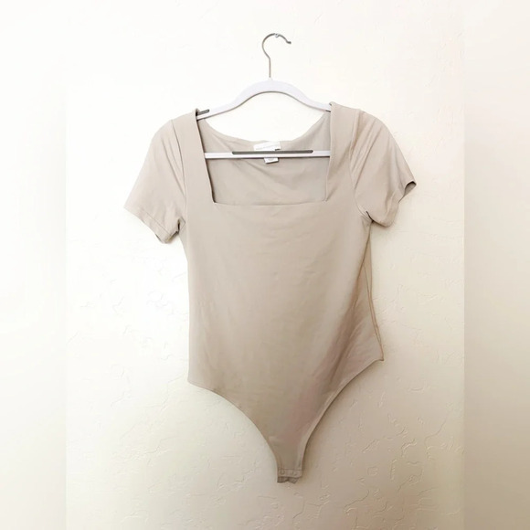 NEW House‎ of Harlow 1960 Short sleeve Square neck body suit Almond Nude / tan - Picture 5 of 9